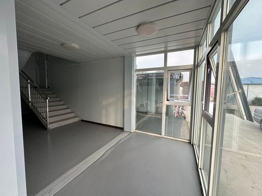 Materiale principale Struttura in acciaio galvanizzato Pannello sandwich Contenitore a confezione piatta Ufficio per un'installazione facile e isolamento acustico