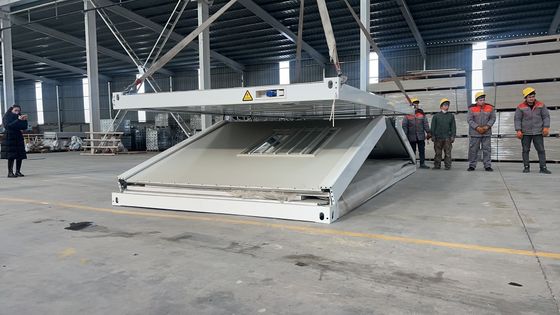 Porta di sicurezza 20ft 40ft Installazione rapida Prefabbrica Pieghevole Mini Casa mobile Zigzag Pieghevole Casa contenitore per dormitorio temporaneo