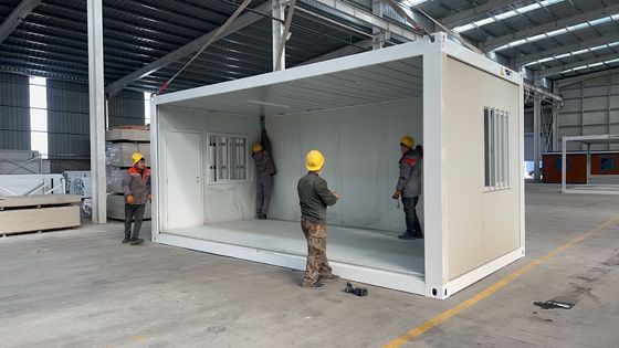 Porta di sicurezza 20ft 40ft Installazione rapida Prefabbrica Pieghevole Mini Casa mobile Zigzag Pieghevole Casa contenitore per dormitorio temporaneo