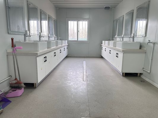 Installazione rapida Struttura in acciaio galvanizzato 20 40ft pannello sandwich prefabbricato Flat Pack Container House per ufficio appartamento