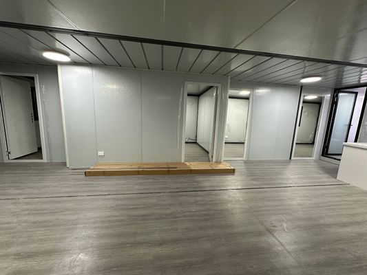 Villa a colori personalizzati 20ft 30ft 40ft Mobile Modular House Isolata con telaio in acciaio Living Mobile Prefabricated Home