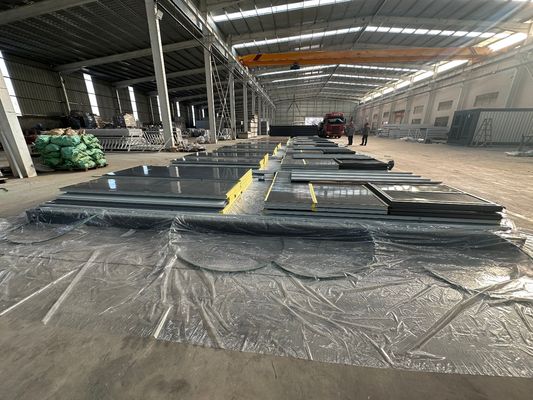 20 40 ft Customized Light Steel Frame Fiber Glass Roof Flat Pack Container House con design moderno e finestra in alluminio