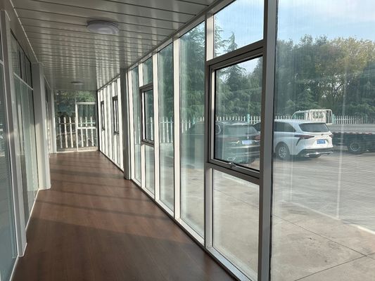 Stile di design contemporaneo Installazione rapida Personalizzazione professionale portatile Alta resistenza al vento Case prefabbricate in container