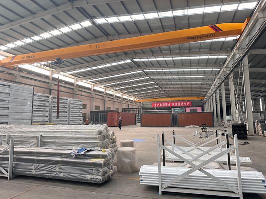 Contenitore prefabbricato con struttura impermeabile e telaio in acciaio galvanizzato