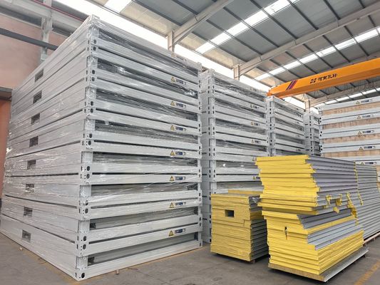 Customized Fast Building Home Prefab Flat Pack Container Office Sandwich Panel Modular Container House per ufficio
