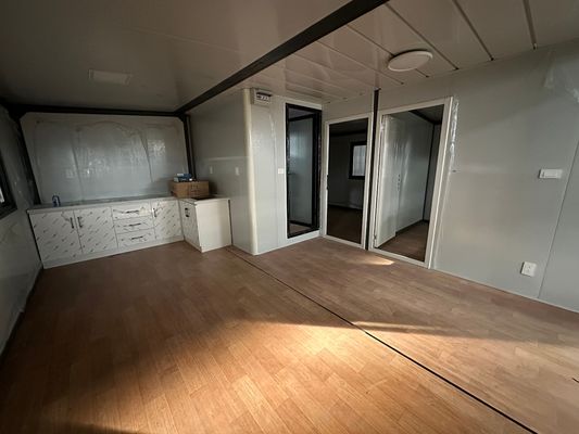 Casa in container di 20 piedi espandibile con cucina di design moderno completamente arredata 2 camere da letto portabile da vivere su misura