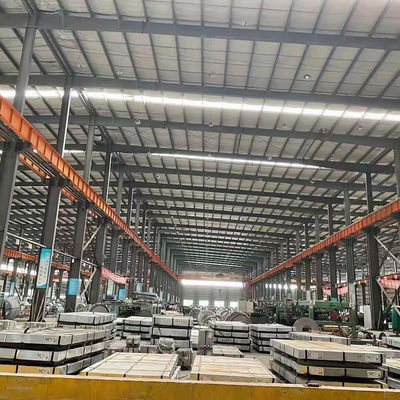 Struttura in acciaio prefabbricata a misura di peso leggero Edificio per laboratorio magazzino industriale commerciale durata di vita 50-70 anni