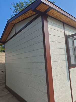 Casa di pollo prefabbricata modulare Casa a telaio in acciaio Casa di spiaggia prefabbricata con finestra riciclabile e in alluminio