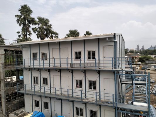 Casa di spiaggia prefabbricata blu-bianca durevole e conveniente