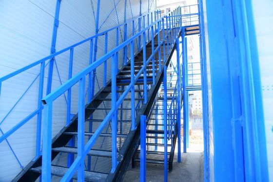 Casa di spiaggia prefabbricata blu-bianca durevole e conveniente