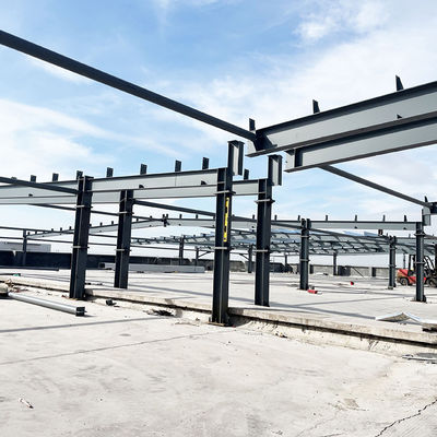 Edificio di magazzino in acciaio prefabbricato facile da installare con struttura e installazione di porte in acciaio