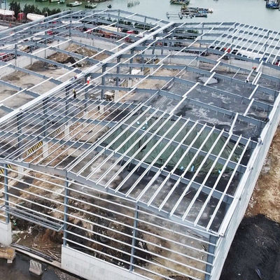 Fonte Edificio di struttura in acciaio prefabbricato per magazzini con servizio di taglio e finestra in lega di alluminio a facile installazione