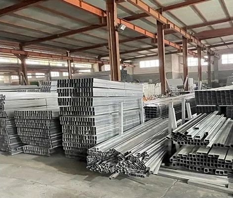 Vantaggio della protezione ambientale Case prefabbricate di 20 piedi con porta di sicurezza in acciaio e 3 camere da letto