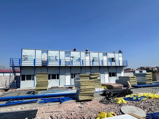 Casa residenziale prefabbricata con finestre in alluminio con stile di design giapponese e caratteristiche di risparmio energetico