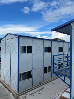 Casa residenziale prefabbricata con finestre in alluminio con stile di design giapponese e caratteristiche di risparmio energetico