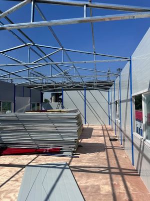 Casa residenziale prefabbricata con finestre in alluminio con stile di design giapponese e caratteristiche di risparmio energetico