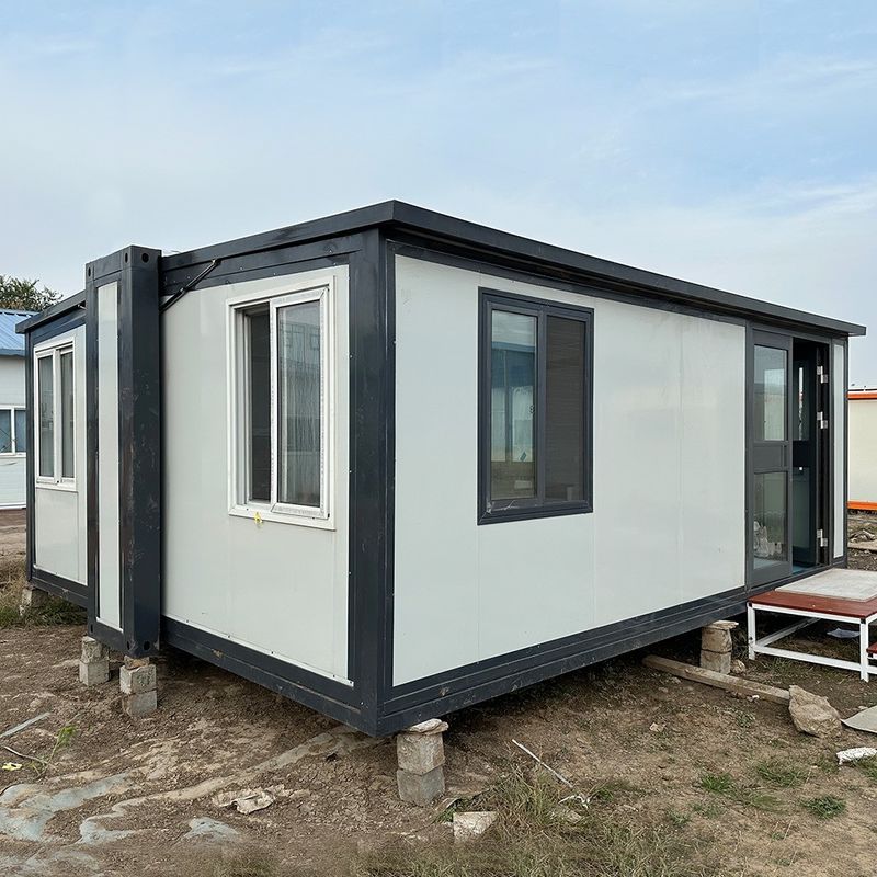 40FT o stile di design contemporaneo personalizzato Casa in contenitore espandibile con soggiorno e bagno scaldante